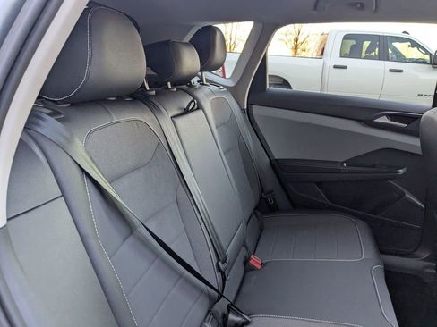 Used 2024 Volkswagen Taos SE image 30