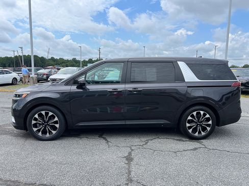 Used 2024 Kia Carnival EX FWD image 2