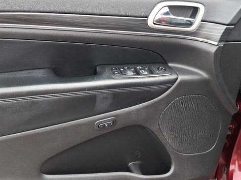 Used 2020 Jeep Grand Cherokee Limited w/ Luxury Group II image 12