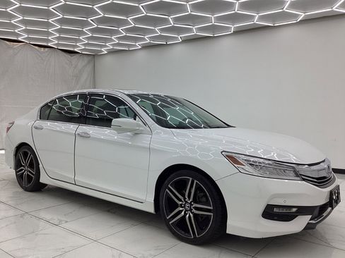Used 2016 Honda Accord Touring image 7