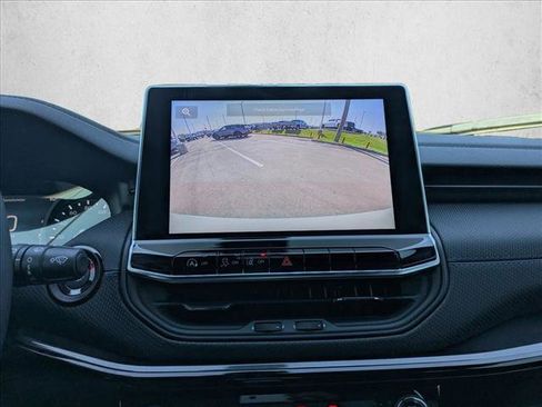 New 2026 Jeep Compass Latitude image 13