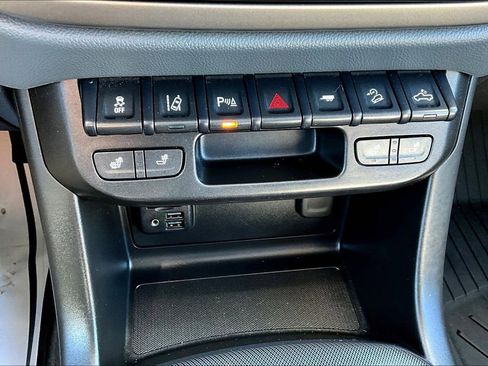 Used 2021 Chevrolet Colorado Z71 w/ Safety Package AWD/4WD image 16