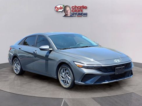 Certified 2024 Hyundai Elantra SEL FWD image 7