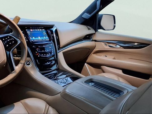 Used 2018 Cadillac Escalade Platinum image 9
