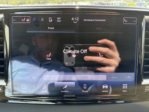 Used 2024 Chrysler Pacifica Touring-L FWD image 28