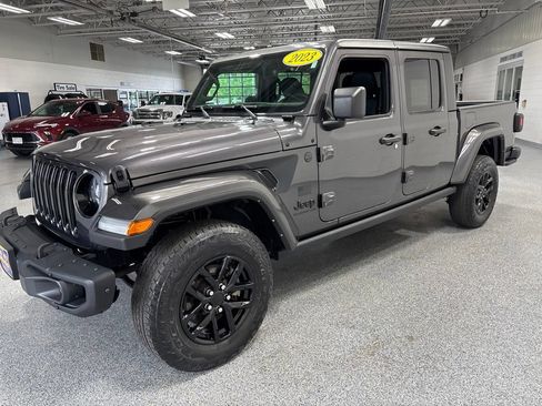 Used 2023 Jeep Gladiator Sport AWD/4WD image 4