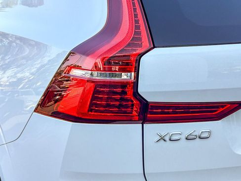 Used 2023 Volvo XC60 B5 Ultimate AWD/4WD image 9