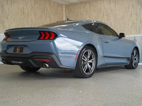 Used 2025 Ford Mustang Premium RWD image 10