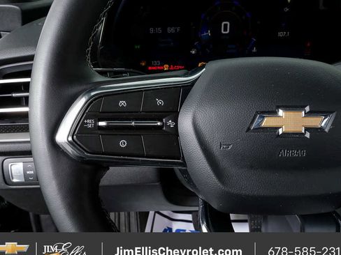 Used 2025 Chevrolet Traverse LT image 9