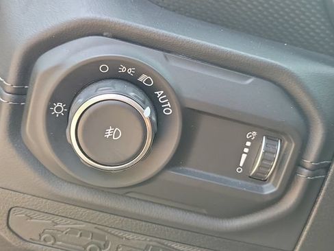 Used 2026 Jeep Wrangler Unlimited Rubicon AWD/4WD image 10