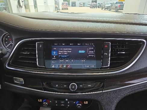 Used 2020 Buick Enclave Essence FWD image 59