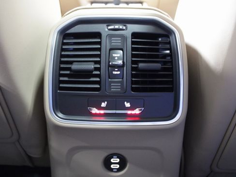 New 2026 Porsche Macan image 20