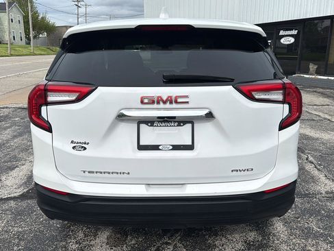 Used 2024 GMC Terrain SLE image 8