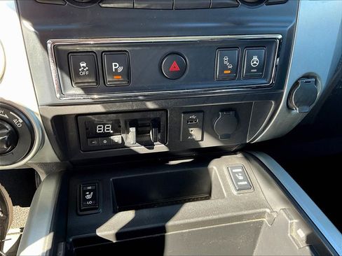 Used 2016 Nissan Titan PRO-4X w/ Pro-4x Convenience Package image 30