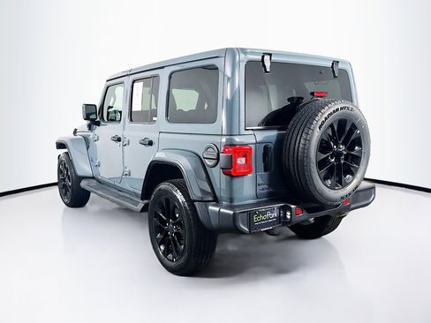 Used 2025 Jeep Wrangler Unlimited Sahara AWD/4WD image 5