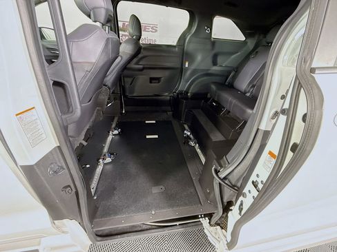 Used 2024 Toyota Sienna XSE w/ XSE Plus Package AWD/4WD image 29