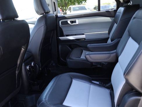 Used 2022 Ford Explorer XLT w/ Equipment Group 202A AWD/4WD image 16