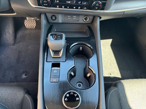 Used 2025 Nissan Rogue SV AWD/4WD image 38