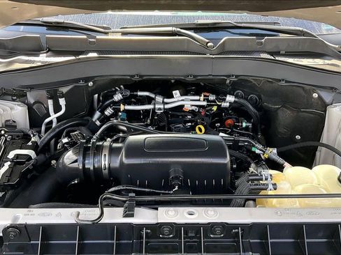 Used 2022 Ford Explorer XLT w/ Equipment Group 202A RWD image 31