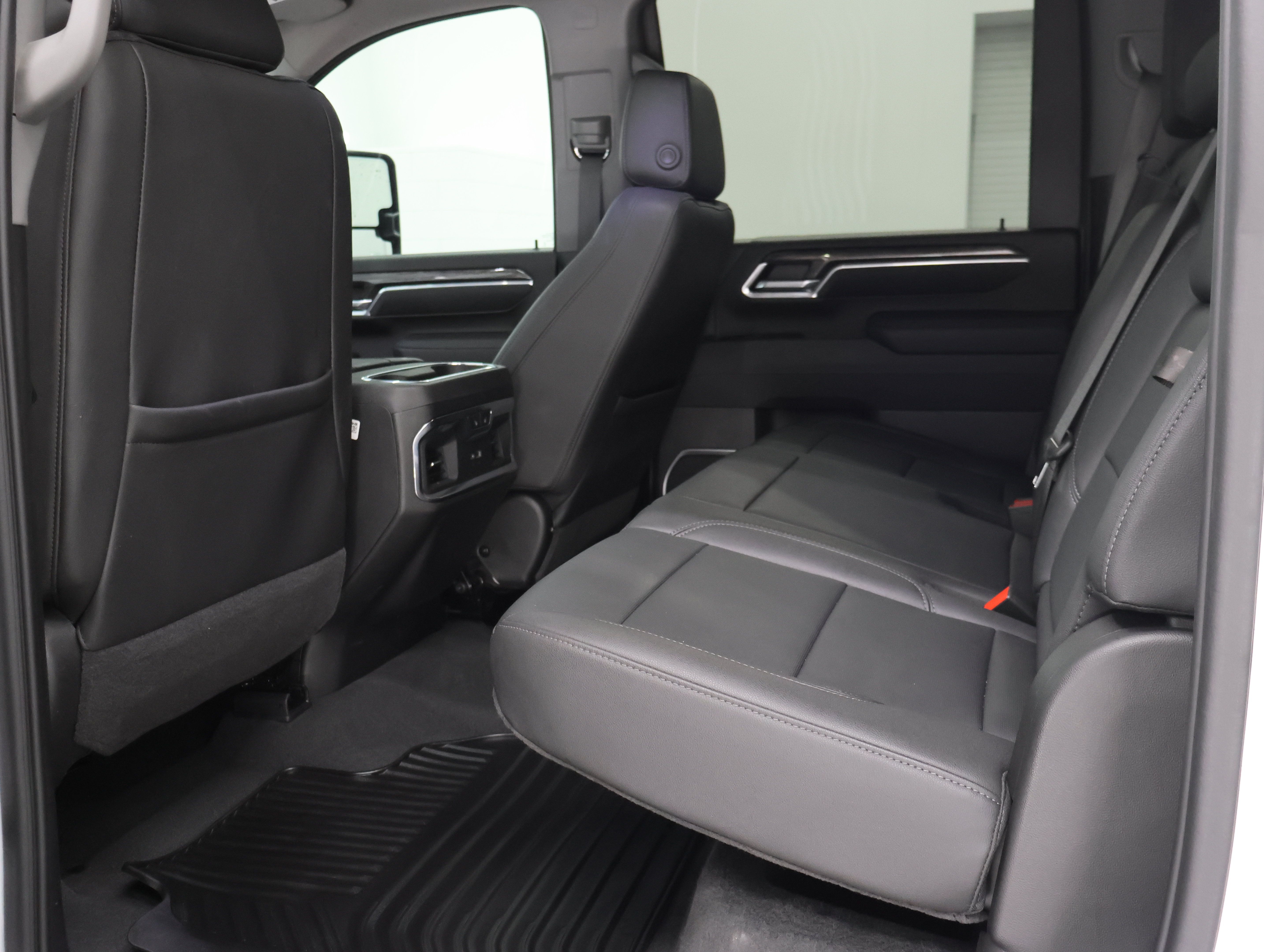Used 2026 Chevrolet Silverado 3500 LTZ w/ LTZ Plus Package AWD/4WD image 9