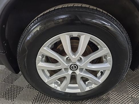 Used 2018 Nissan Rogue SV w/ Sun & Sound Touring Package AWD/4WD image 15