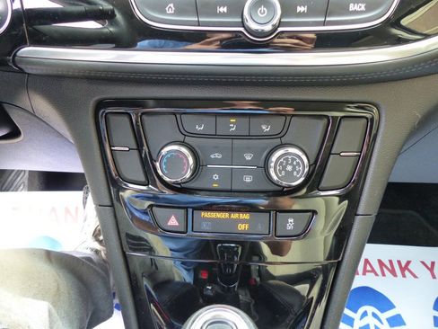 Used 2021 Buick Encore Preferred FWD image 29