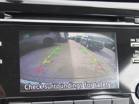 Used 2018 Nissan Rogue Sport SV image 35