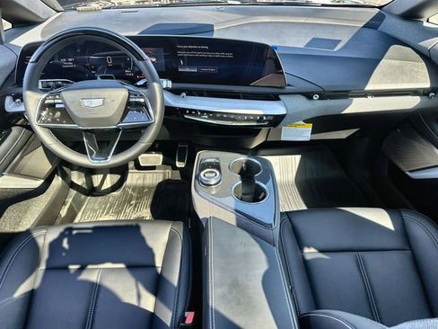 New 2025 Cadillac Optiq Luxury 1 image 21