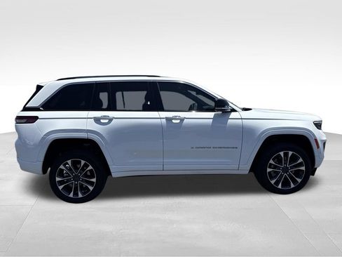 Used 2023 Jeep Grand Cherokee Overland AWD/4WD image 12