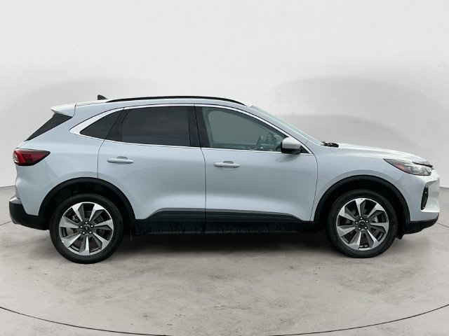 Certified 2025 Ford Escape Platinum AWD/4WD image 4