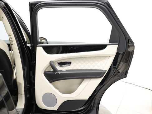 Used 2019 Bentley Bentayga AWD/4WD image 85