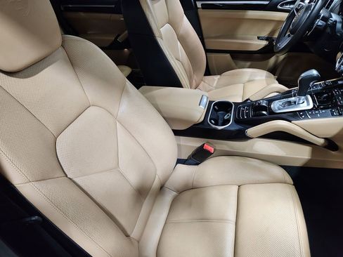 Used 2018 Porsche Cayenne image 31