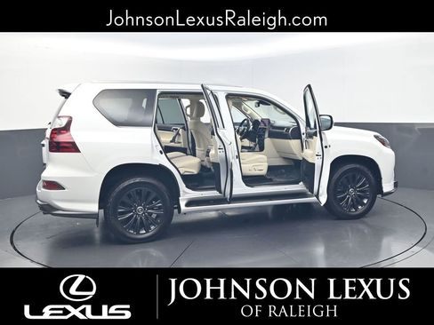 Used 2022 Lexus GX 460 Premium w/ Accessory Package AWD/4WD image 32