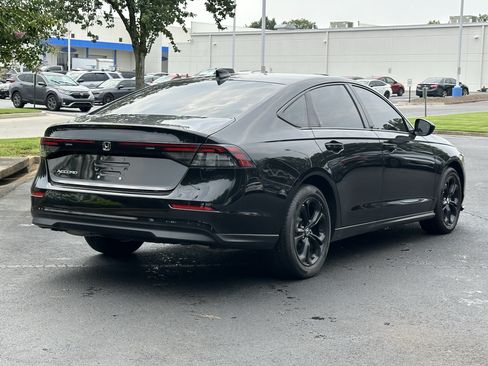 Used 2025 Honda Accord SE image 12