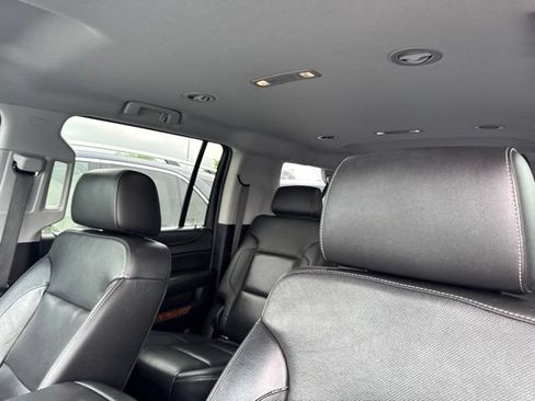 Used 2018 Chevrolet Suburban Premier RWD image 11