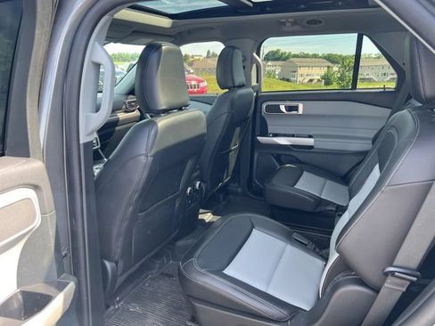 Used 2023 Ford Explorer XLT w/ Equipment Group 202A AWD/4WD image 19