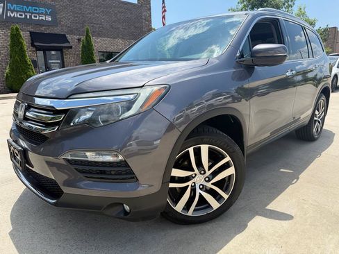 Used 2018 Honda Pilot Touring image 1