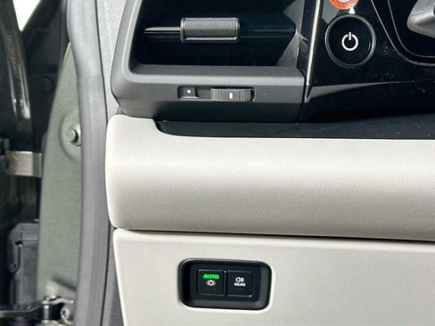 Certified 2025 Porsche Macan Electric image 11