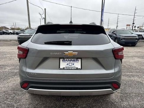 New 2026 Chevrolet Trax LT w/ Driver Confidence Package image 6
