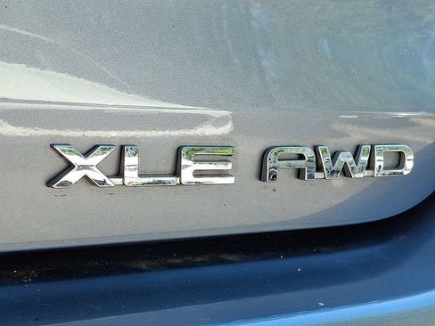 Used 2022 Toyota Highlander XLE AWD/4WD image 36