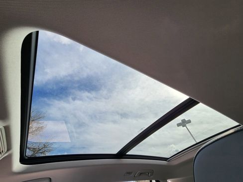 New 2026 Volkswagen Tiguan SE image 16