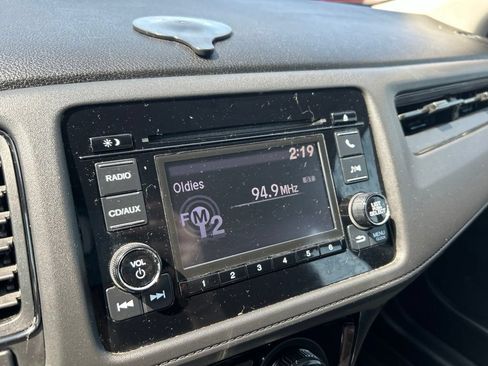 Used 2017 Honda HR-V LX image 9