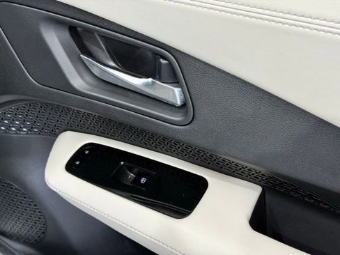 Used 2023 Nissan Ariya AWD image 21