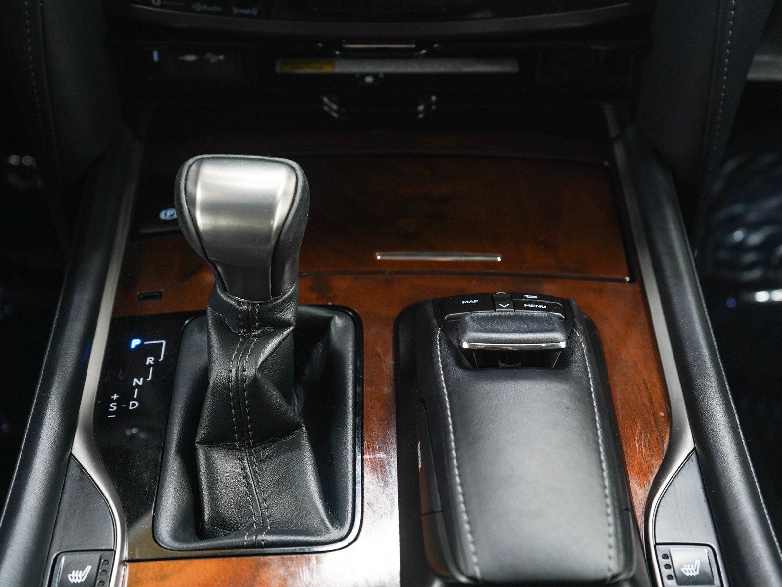 Used 2018 Lexus LX 570 4WD w/ Luxury Package image 23
