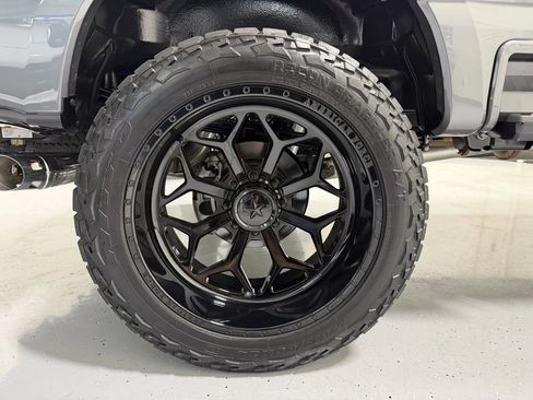 Used 2025 Ford F250 Platinum image 11