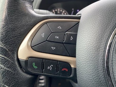 Certified 2017 Jeep Renegade Latitude w/ Cold Weather Group image 19