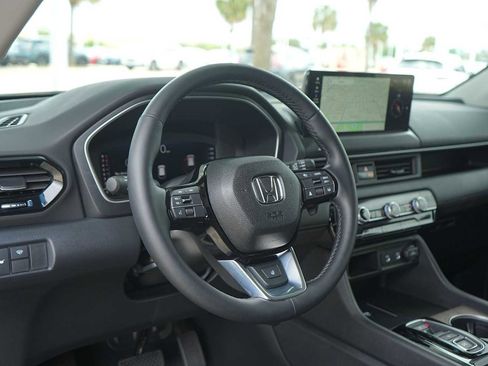 Used 2026 Honda Pilot Elite image 2