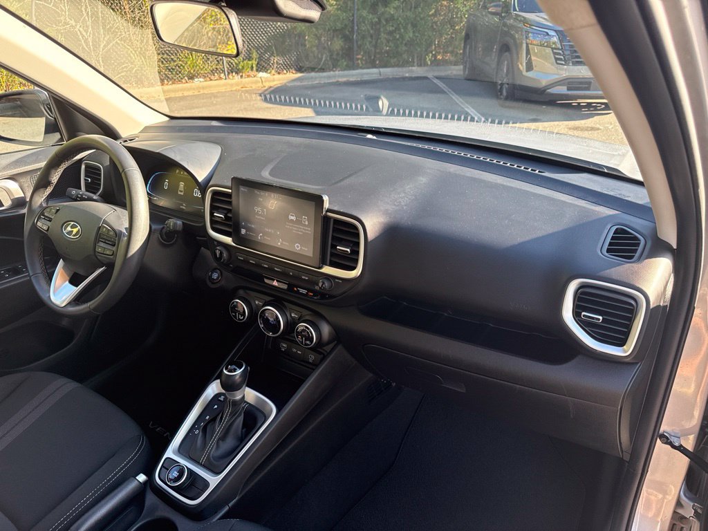 Used 2025 Hyundai Venue SEL FWD image 40