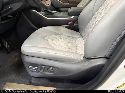 Used 2022 Toyota Highlander Bronze Edition image 13