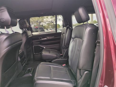 Used 2022 Jeep Wagoneer Series III w/ Premium Group I image 16